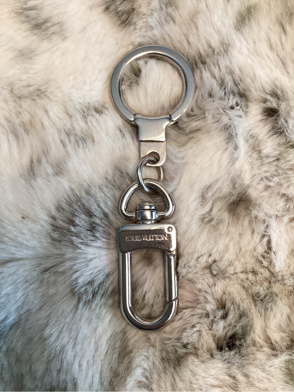 Louis Vuitton XL Anneau Cles Muskton Keychain - Picture 3 of 7
